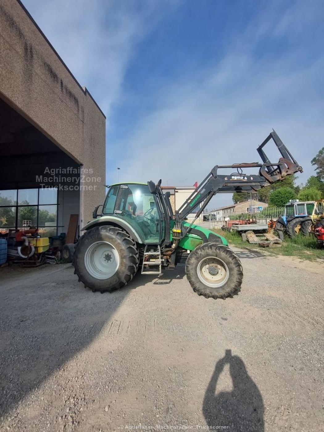 DEUTZ-FAHR AGROTRON 105 Slider Image