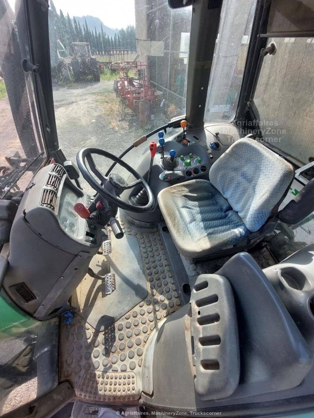 DEUTZ-FAHR AGROTRON 105 Slider Image