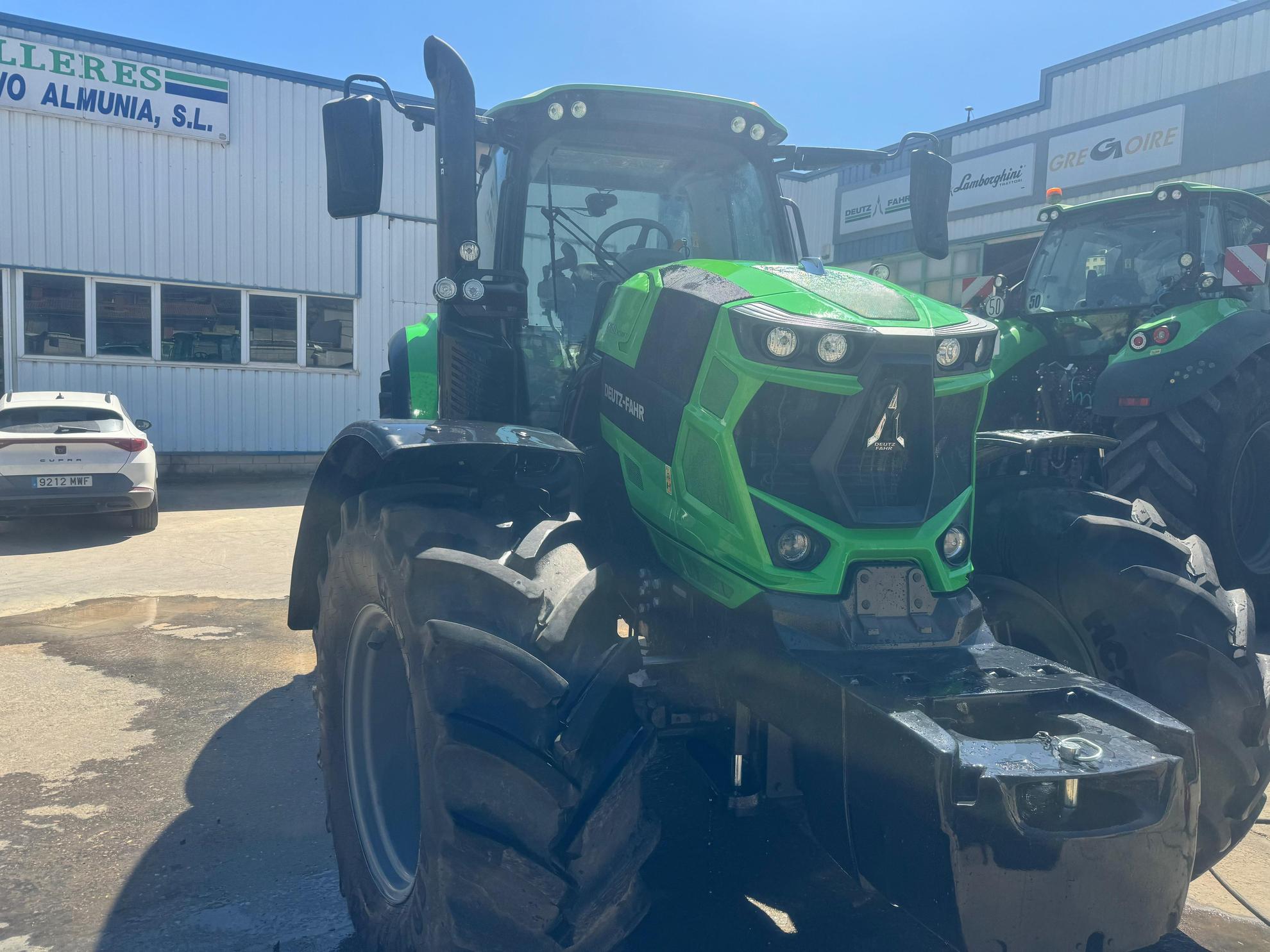 Tractor DEUTZ-FAHR Agrotron 6160 RCSHIFT Slider Image