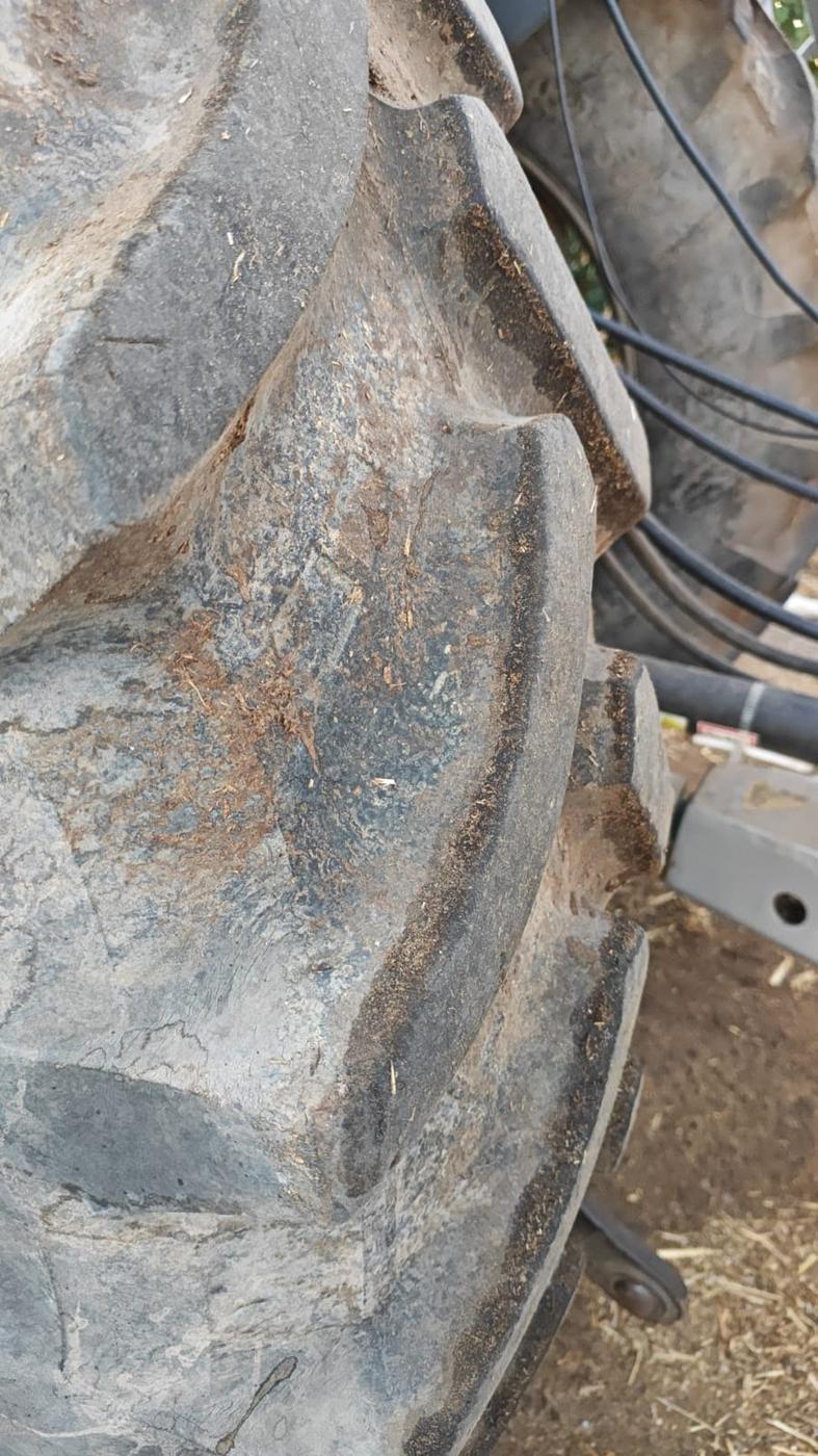 MASSEY FERGUSON 4270 Slider Image