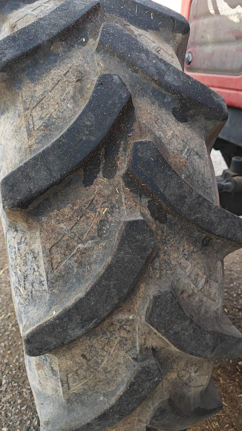 MASSEY FERGUSON 4270 Slider Image