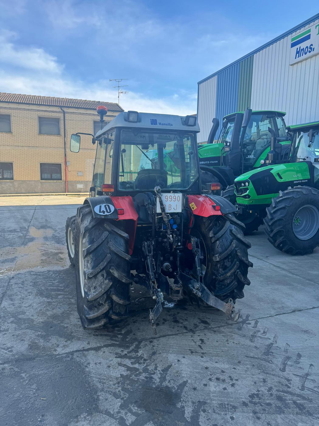 MASSEY FERGUSON 3235F Slider Image