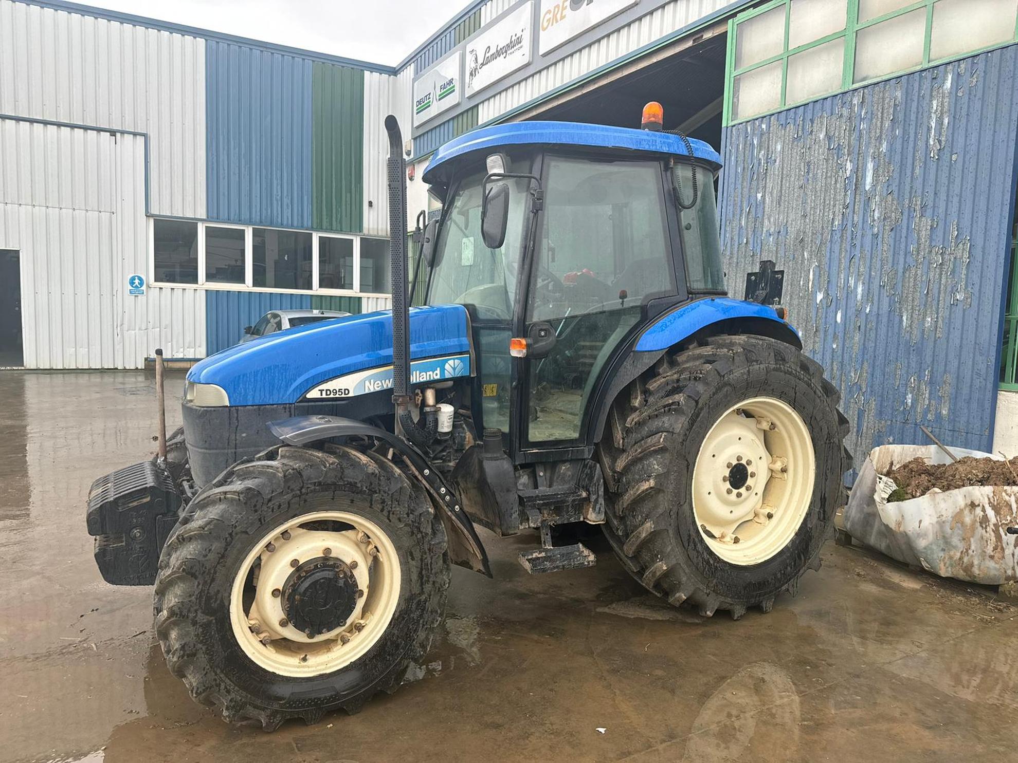 NEW HOLLAND TD 95 D Slider Image