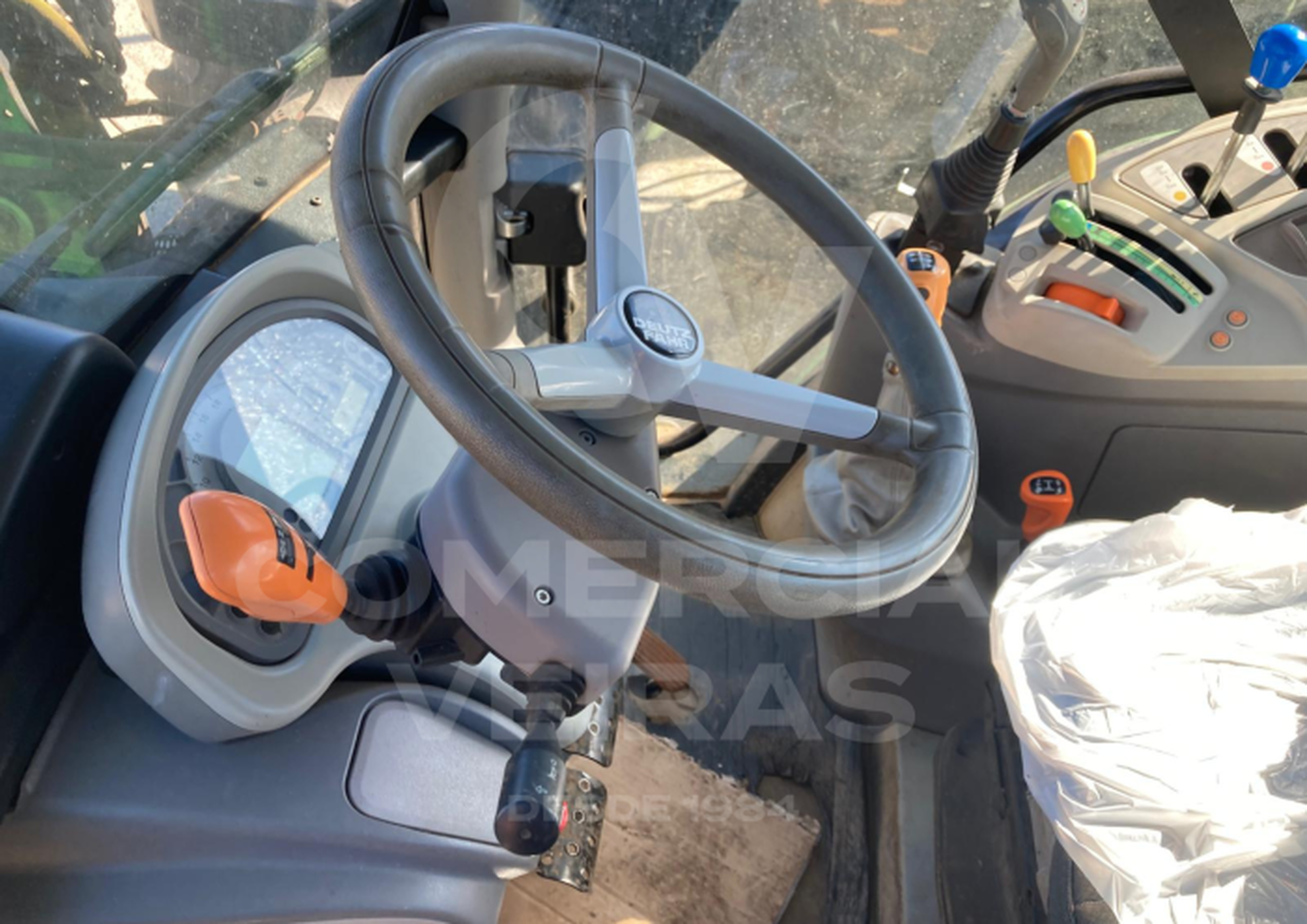 Deutz Fahr 5110 con pala Slider Image