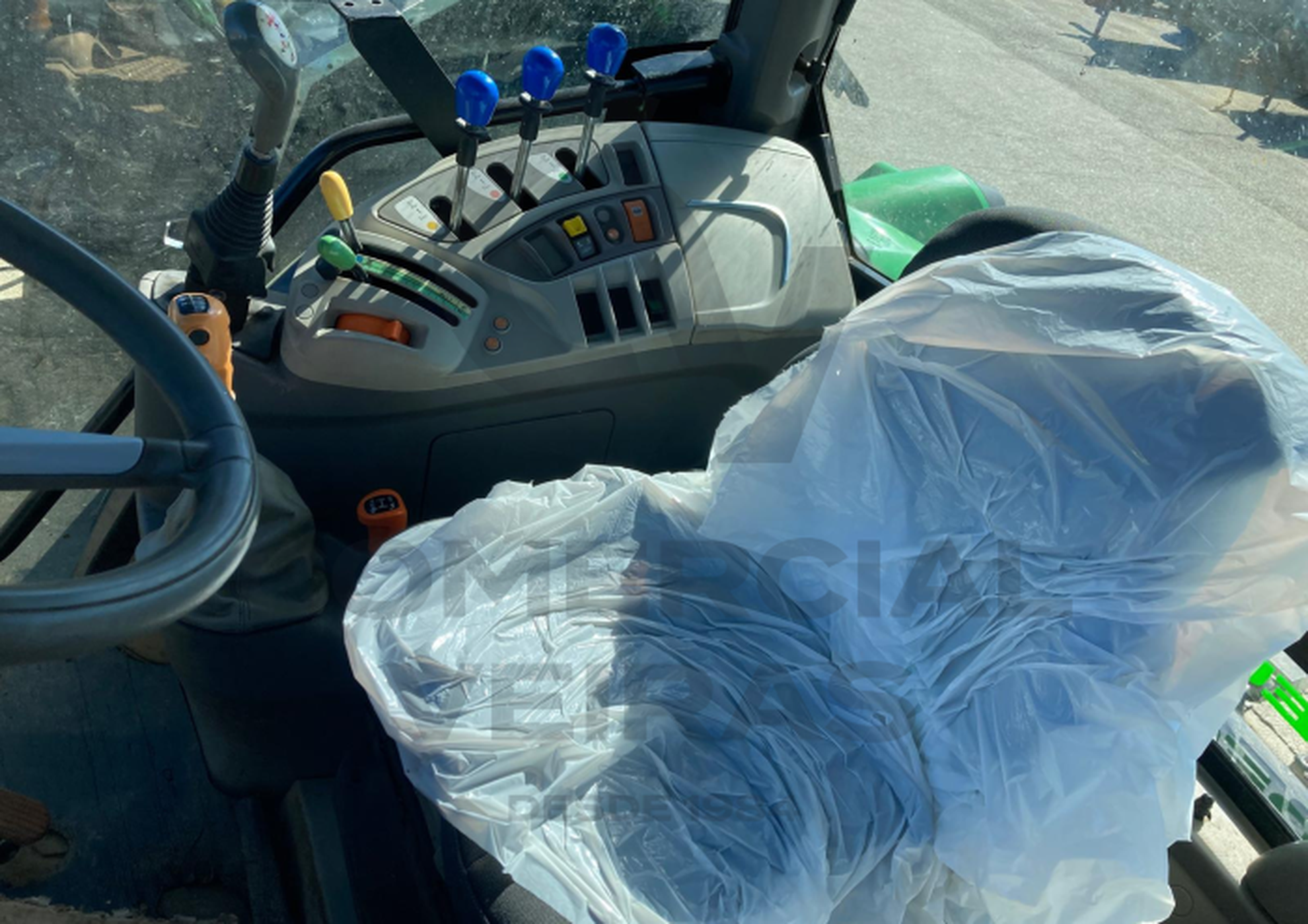 Deutz Fahr 5110 con pala Slider Image