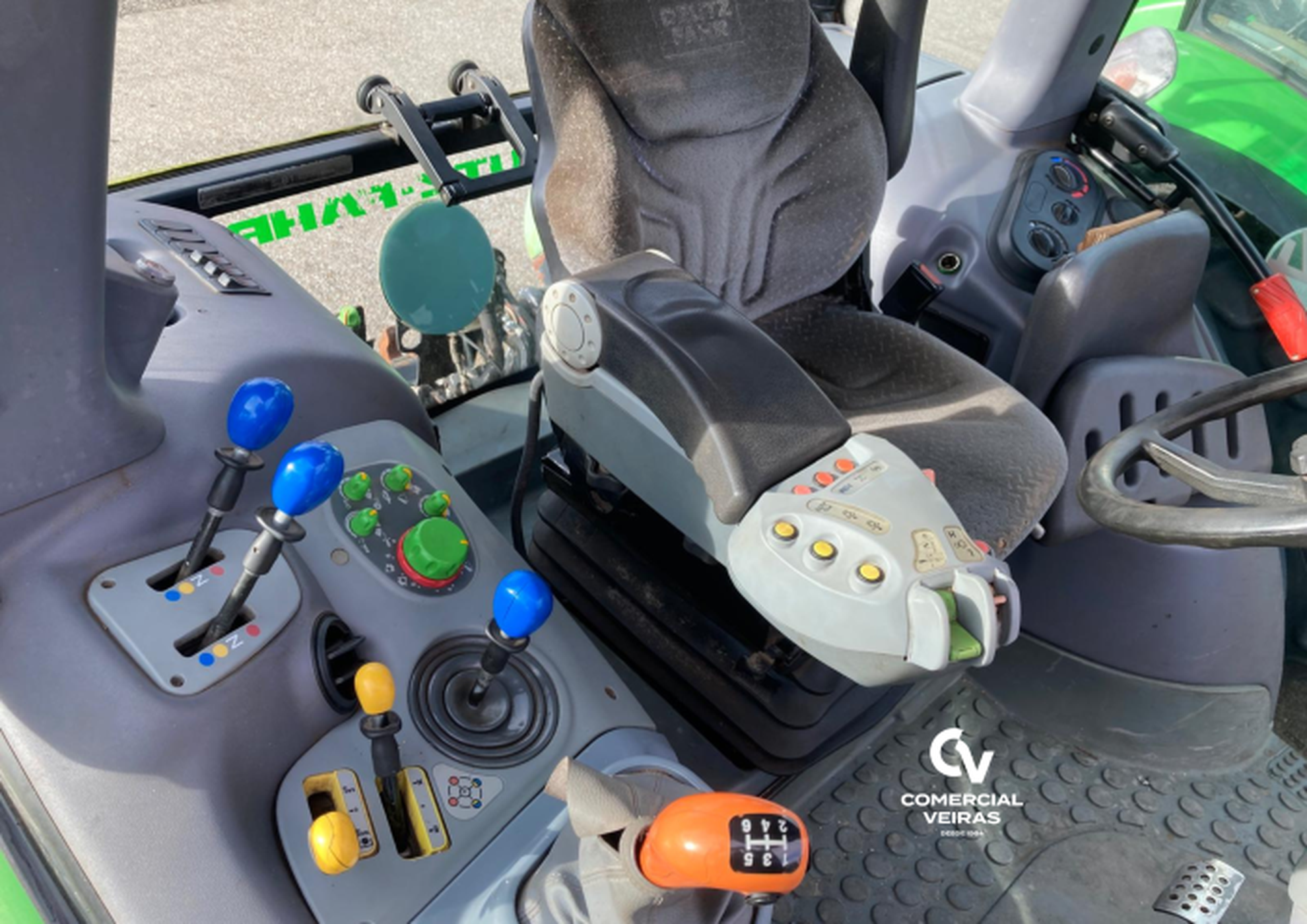 DEUTZ-FAHR AGROTRON M620 Slider Image