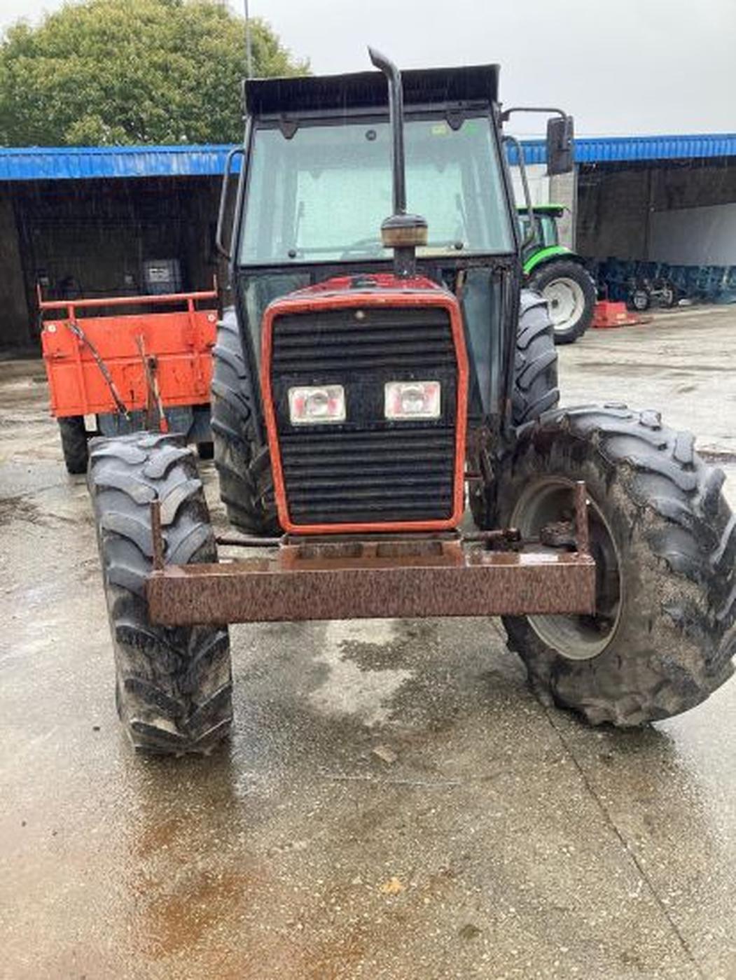 Massey Ferguson 390-E Slider Image