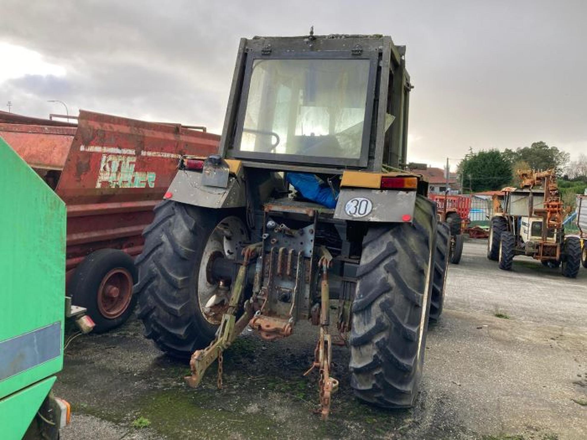 RENAULT 110-14 DT Slider Image