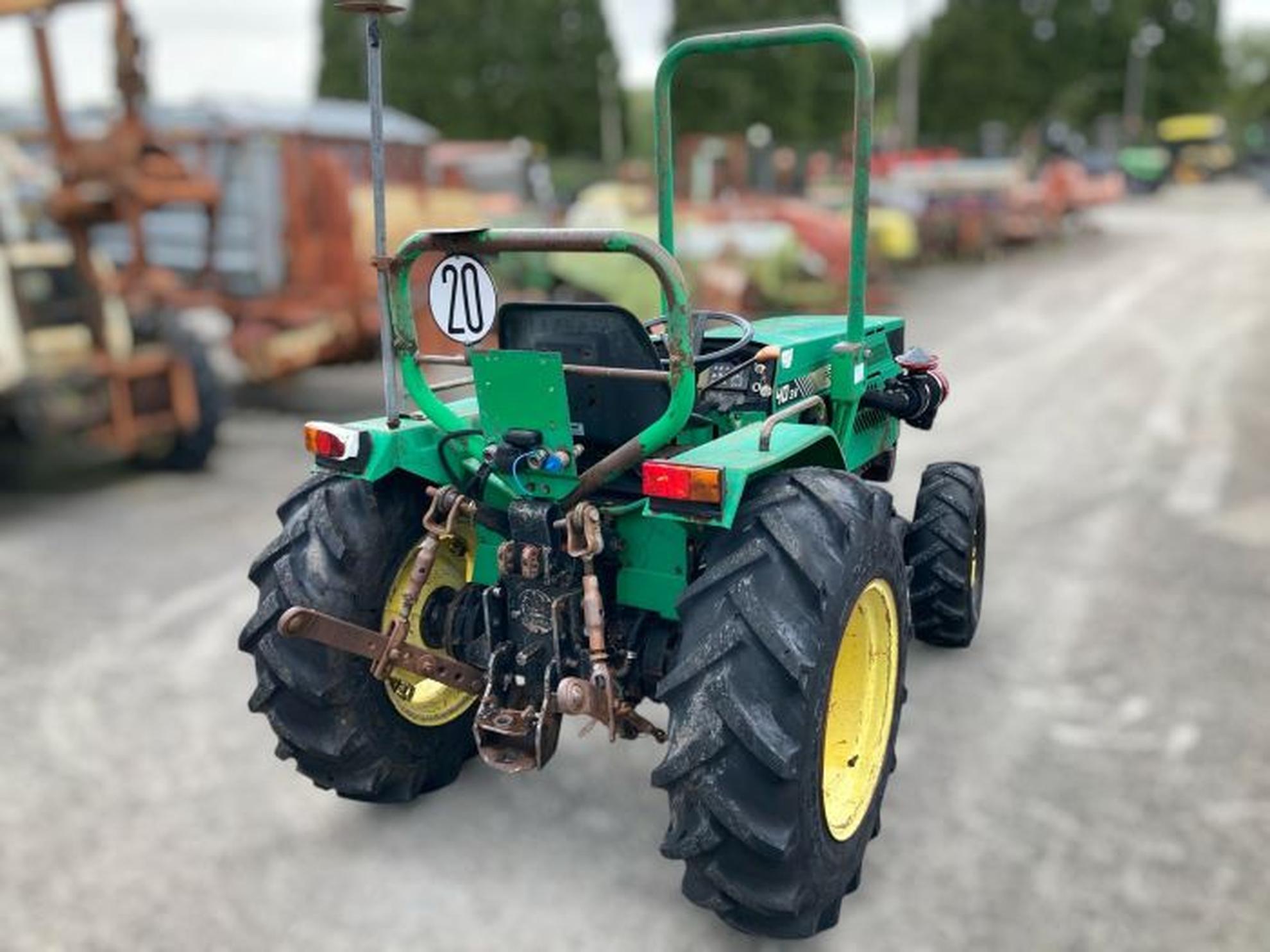 FERRARI 40 3W Slider Image