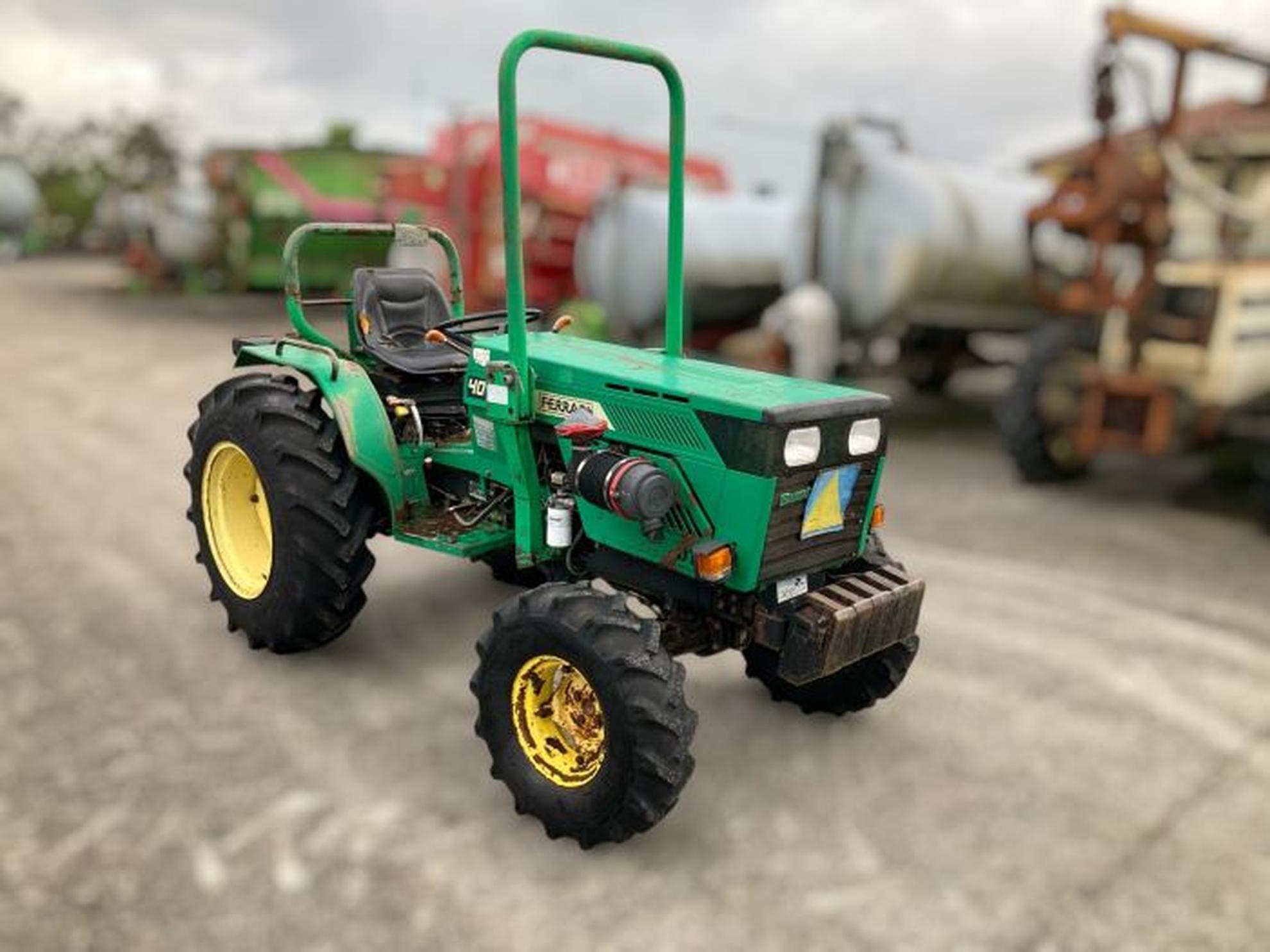 FERRARI 40 3W Slider Image