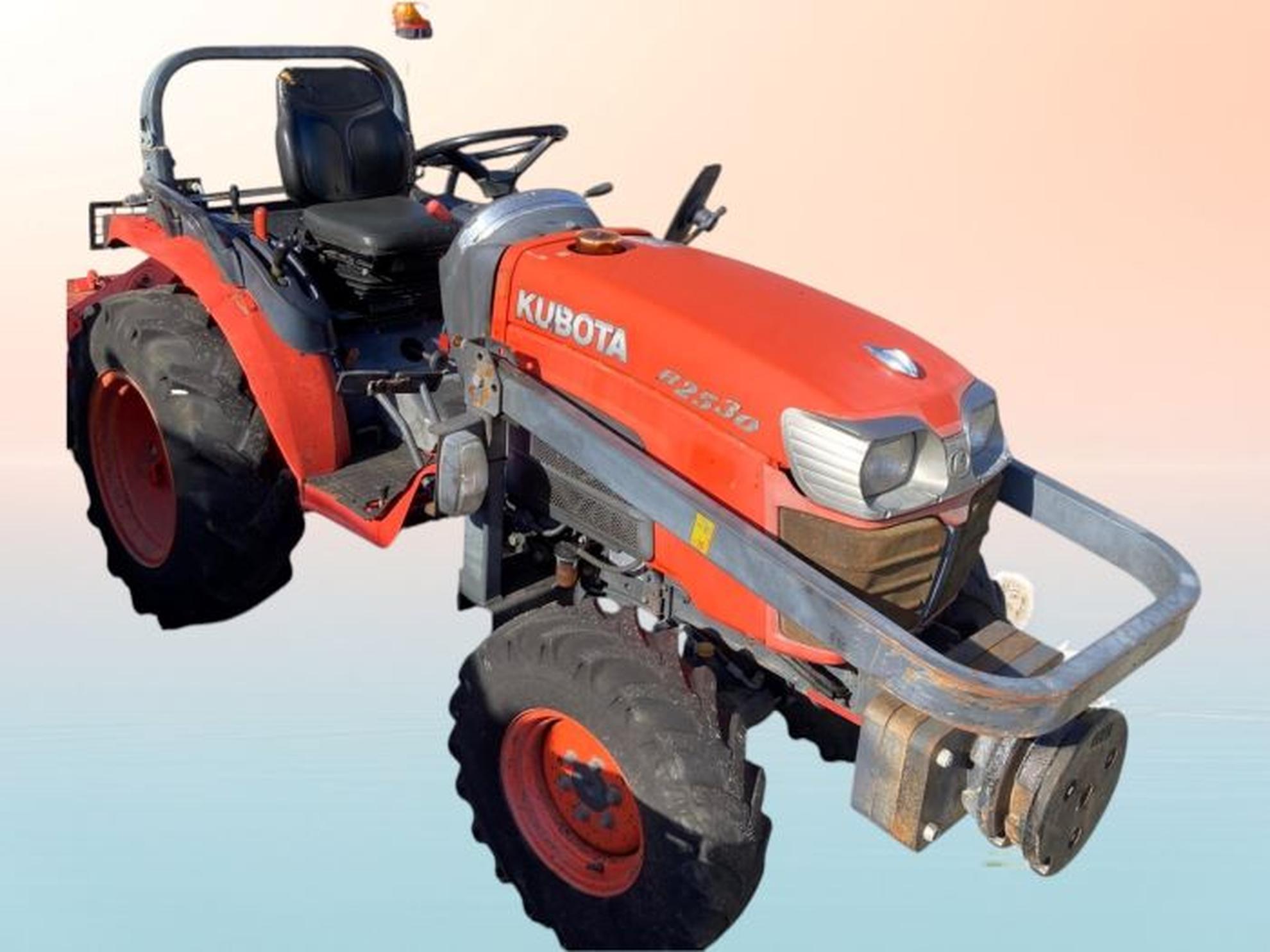 KUBOTA 2530DB Slider Image