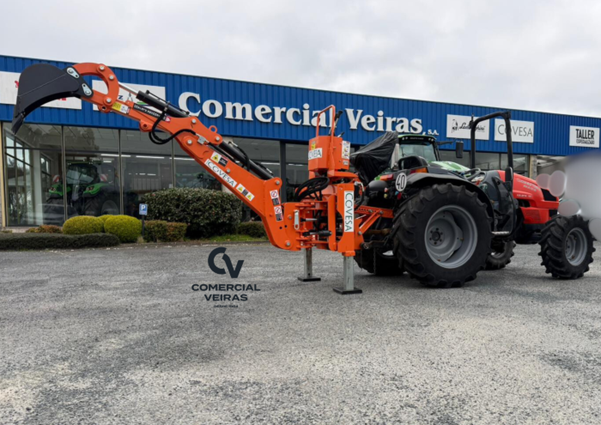 Same Solaris 55 con retroexcavadora Slider Image