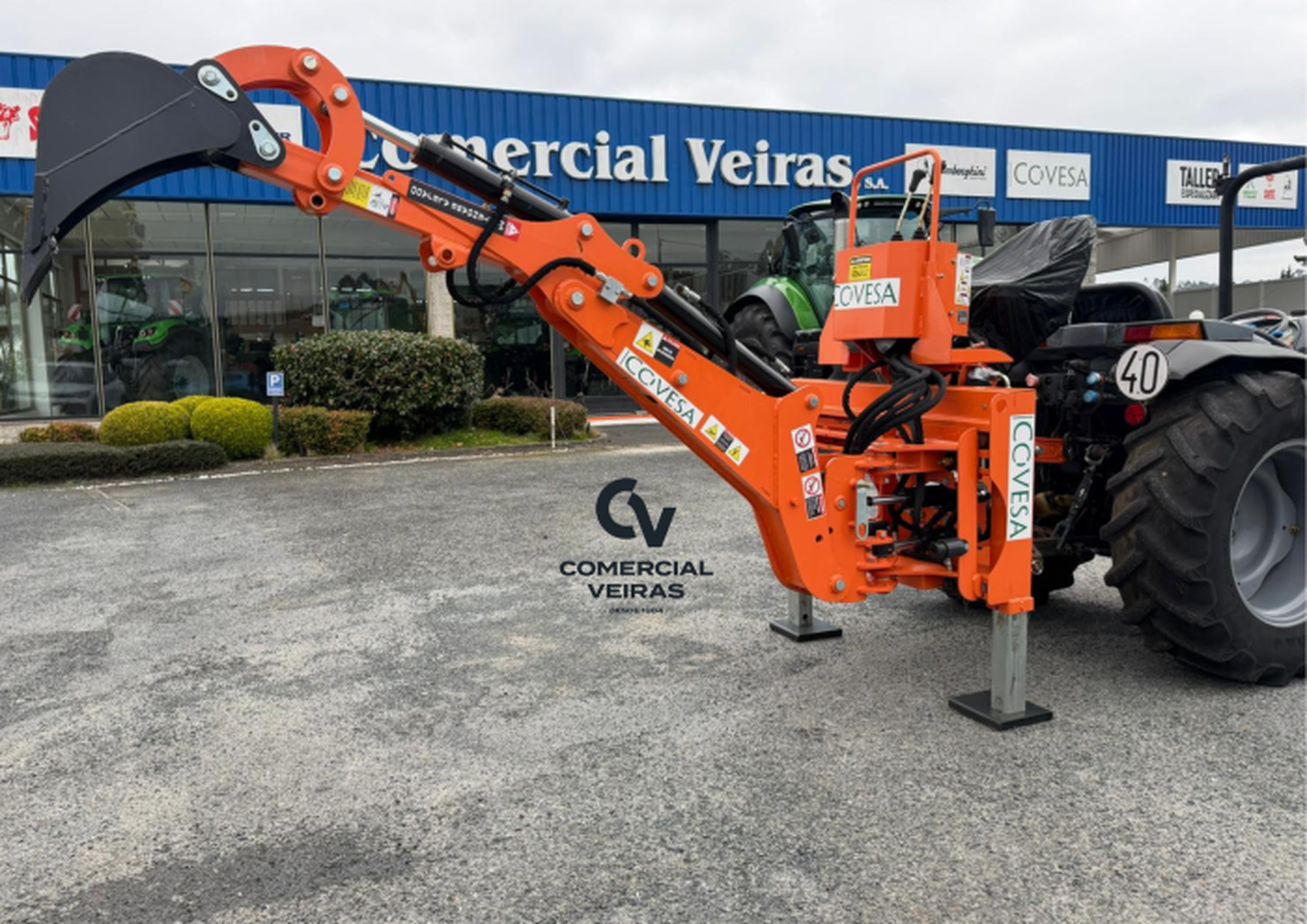 Same Solaris 55 con retroexcavadora Slider Image