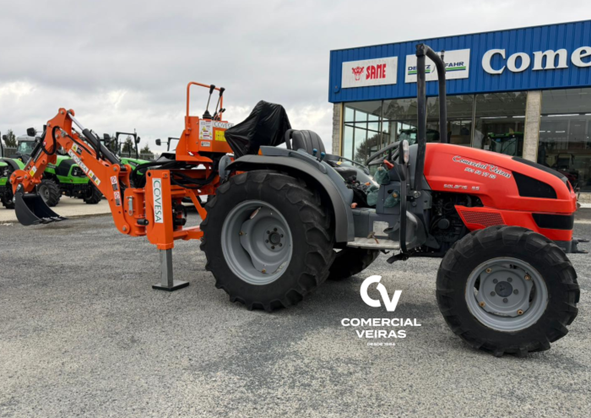 Same Solaris 55 con retroexcavadora Slider Image