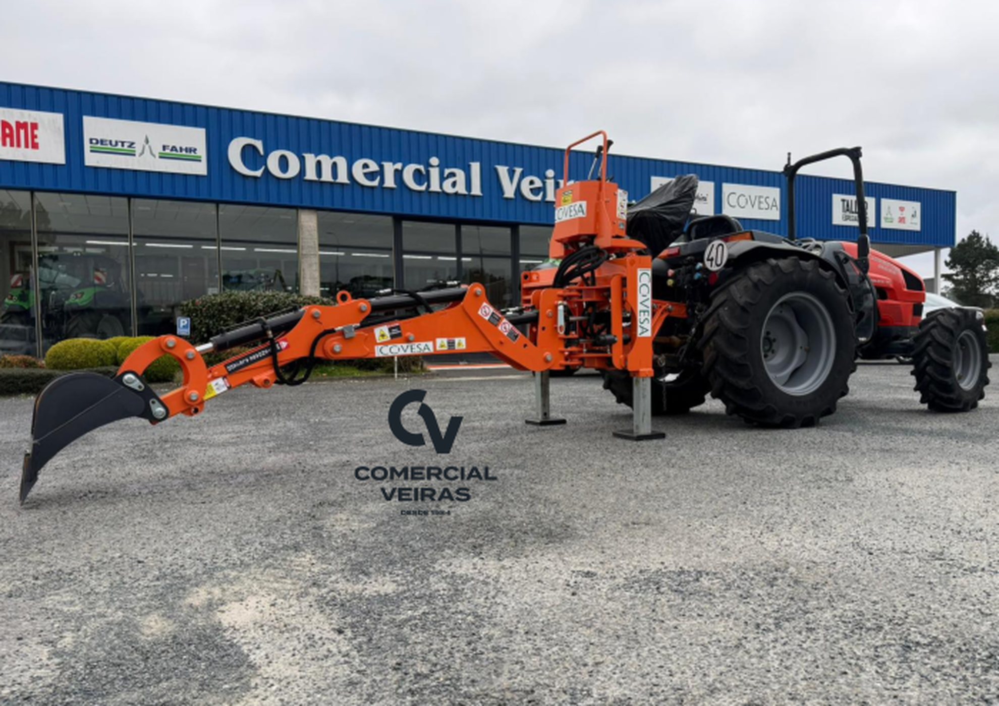 Same Solaris 55 con retroexcavadora Slider Image