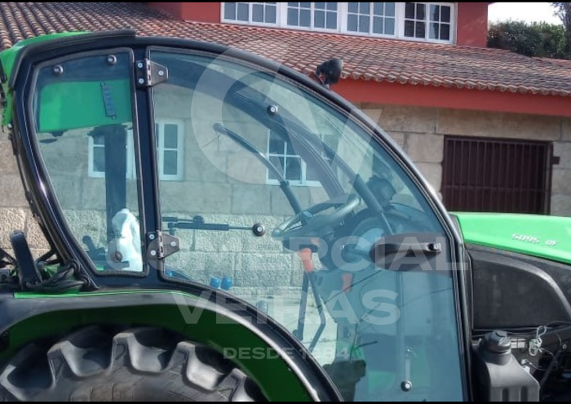 CABINA PARA TRACTORES DEUTZ-FAHR SERIE 5000 O SAME FRUTETTO Slider Image