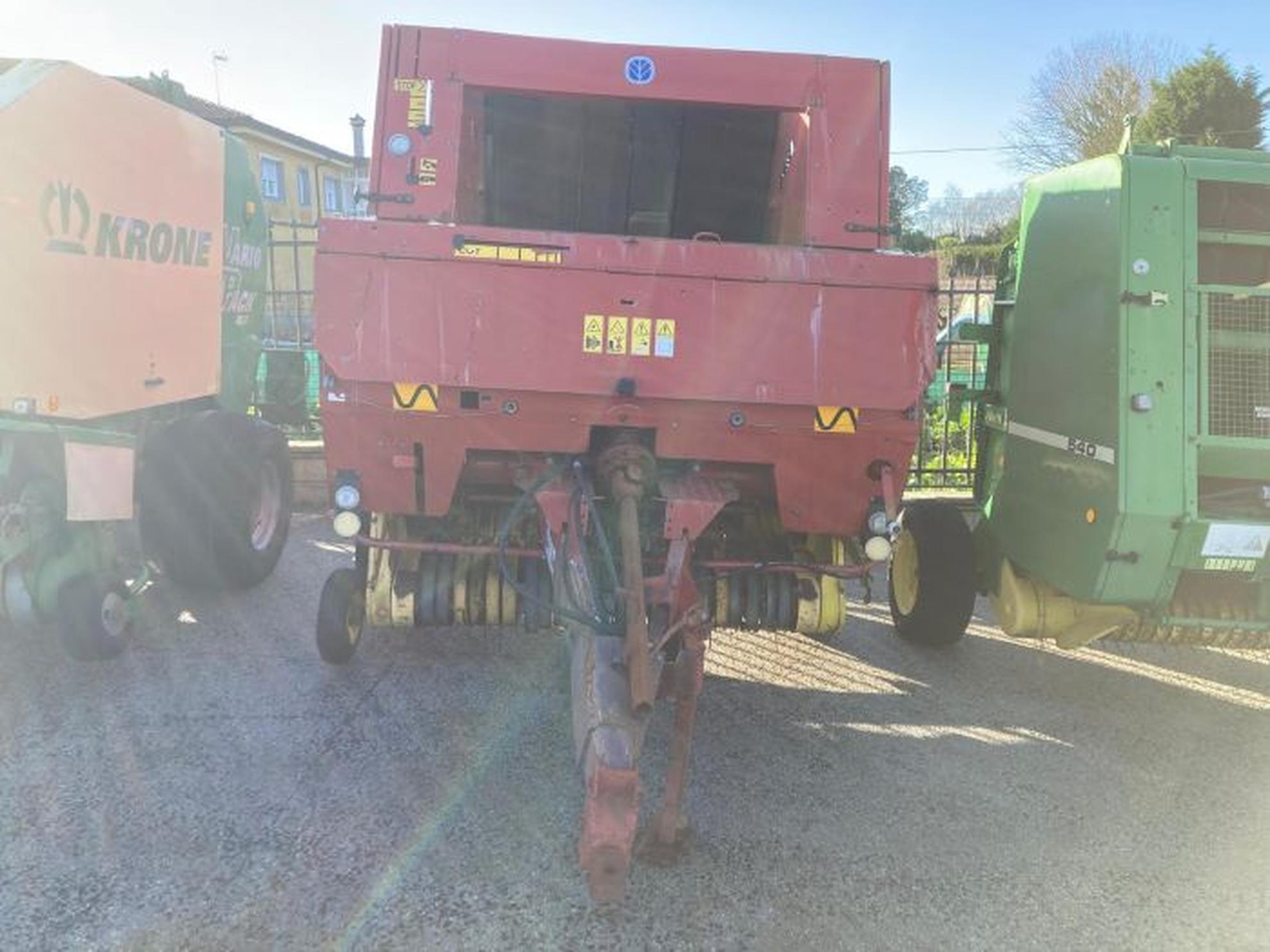 ROTOEMPACADORA USADA NEW HOLLAND 648 Slider Image